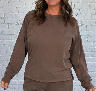 Women wearing a casual brown matching set with butter yellow tennis shoes.